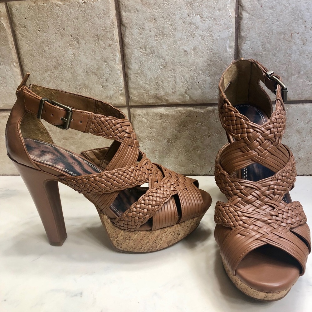 Gianni Bini size 7 light tan/brown platform shoes